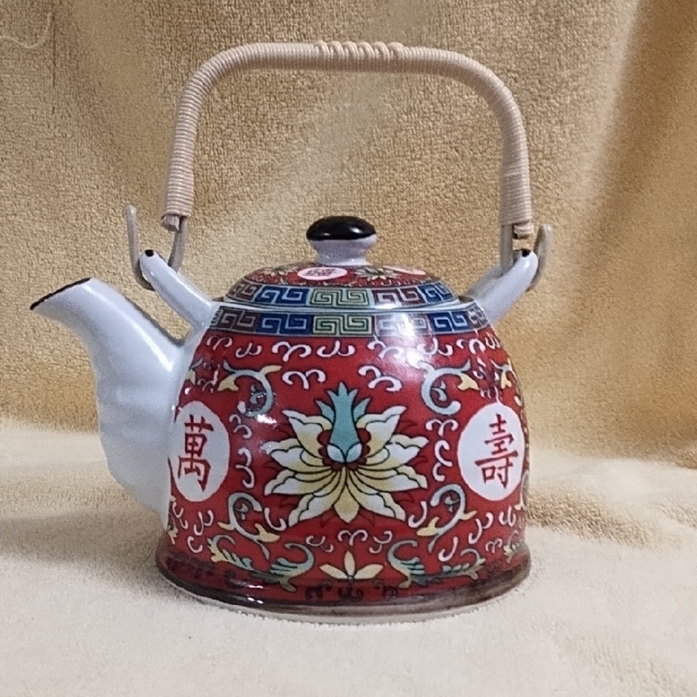 Elegant Red Floral Teapot with Bamboo Handle
